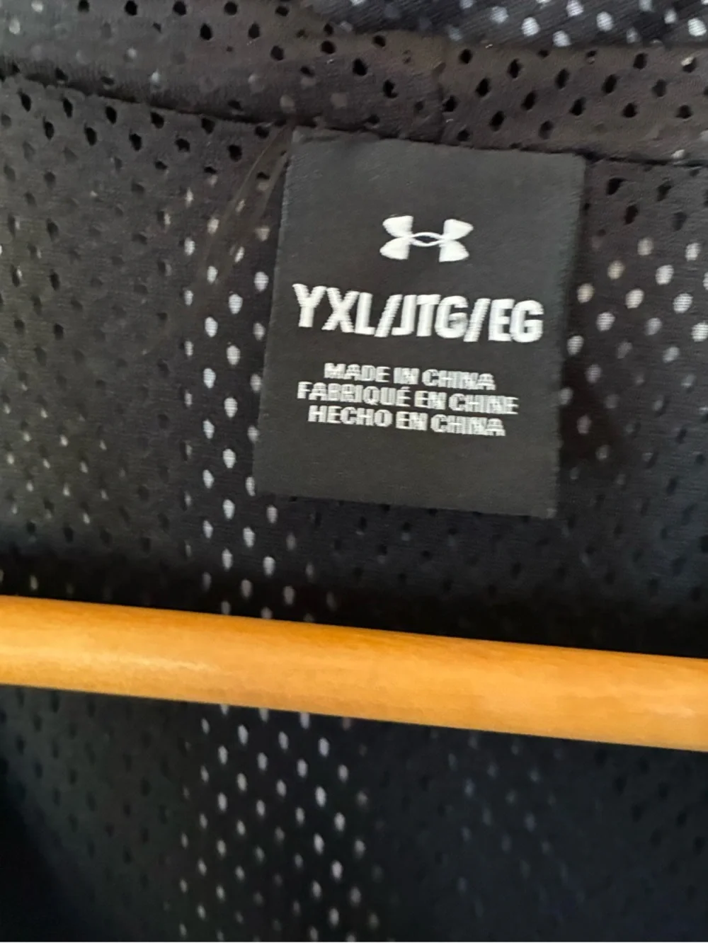 UNDER ARMOUR boys size XL hooded wind jacket - Picture 6 of 6